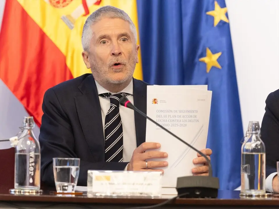 El ministro de Interior, Fernando Grande-Marlaska (c). / Eduardo Parra