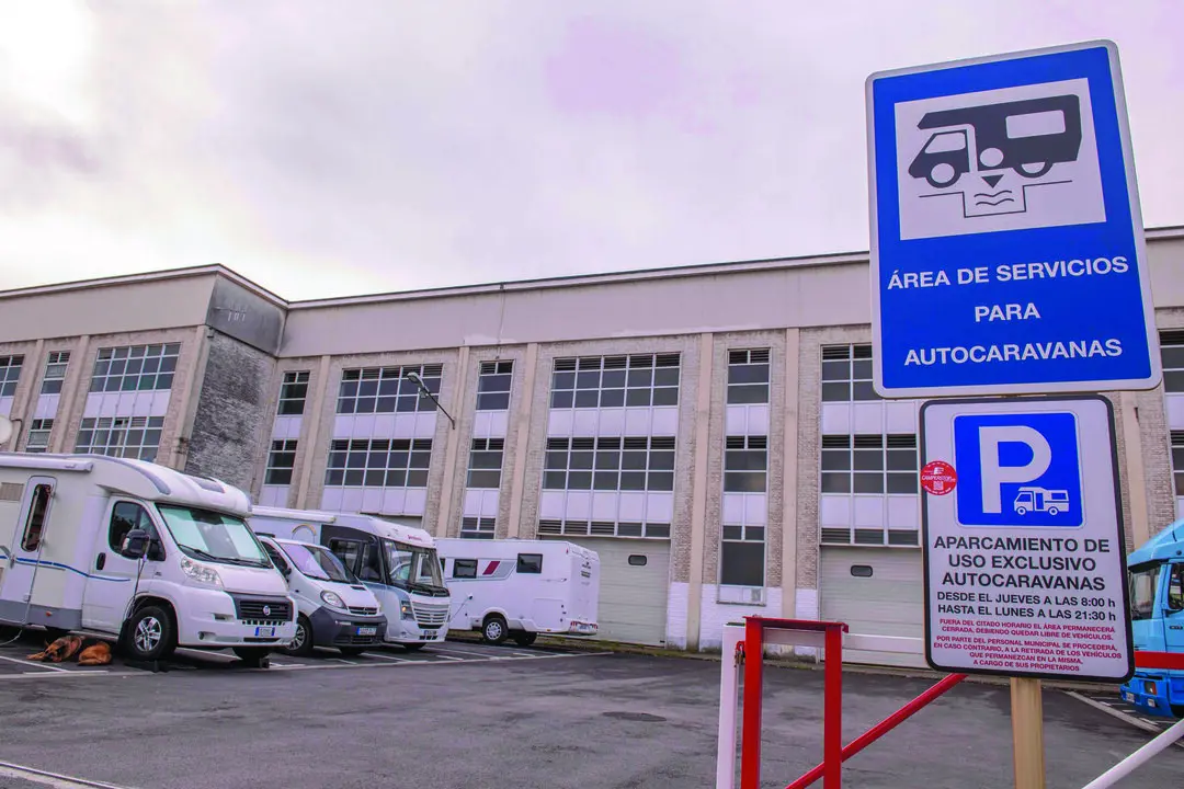 El &aacute;rea municipal de autocaravanas de Torrelavega cerrar&aacute; del 4 al 20 de agosto. / Alerta