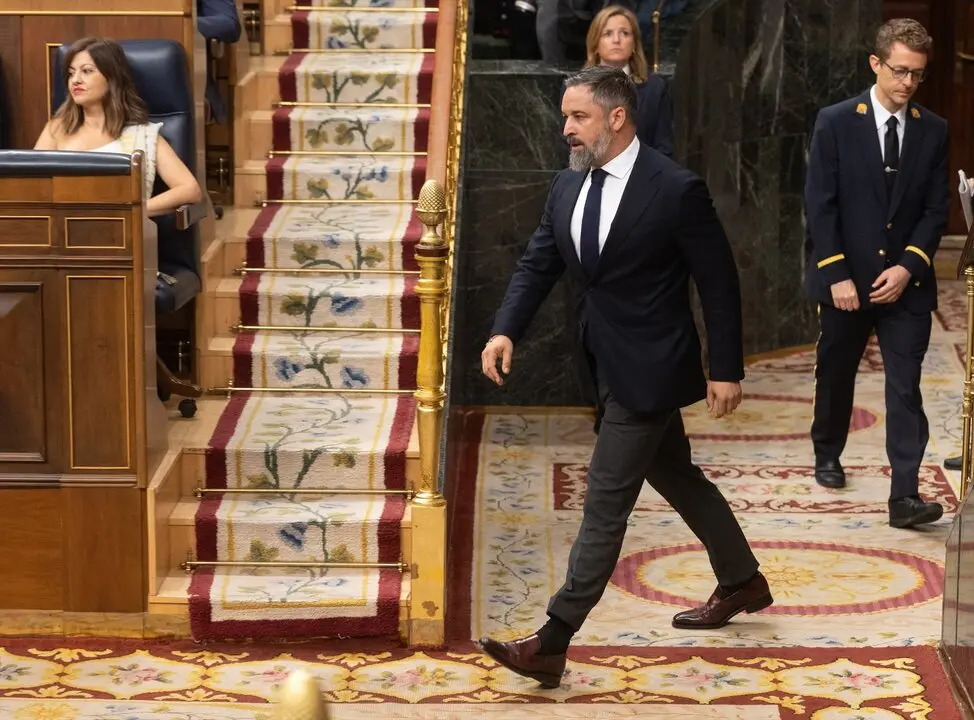 El presidente de VOX, Santiago Abascal, durante un pleno extraordinario, en el Congreso de los Diputados. / Eduardo Parra