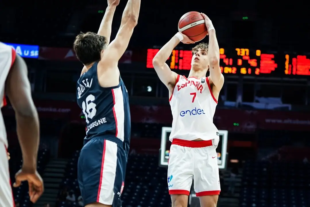 Una &eacute;pica Espa&ntilde;a conquista el Eurobasket Sub-18 masculino ante Francia. / FIBA