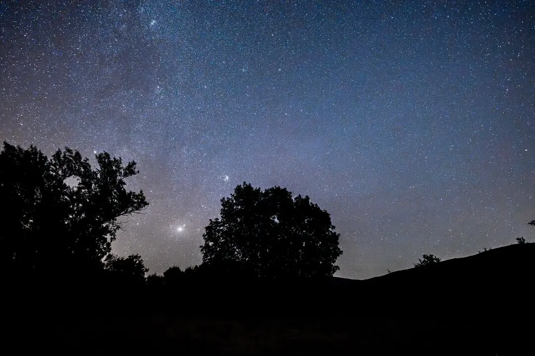 Lluvia de Perseidas vista desde la Sierra de Guadarrama en agosto de 2024. / Diego Radam&eacute;s