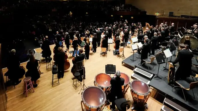Orquesta The Hall&eacute; de Manchester. Kahchun Wong, director. / x