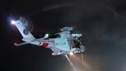 El Helic&oacute;ptero Helimer durante la intervenci&oacute;n anoche. / 112