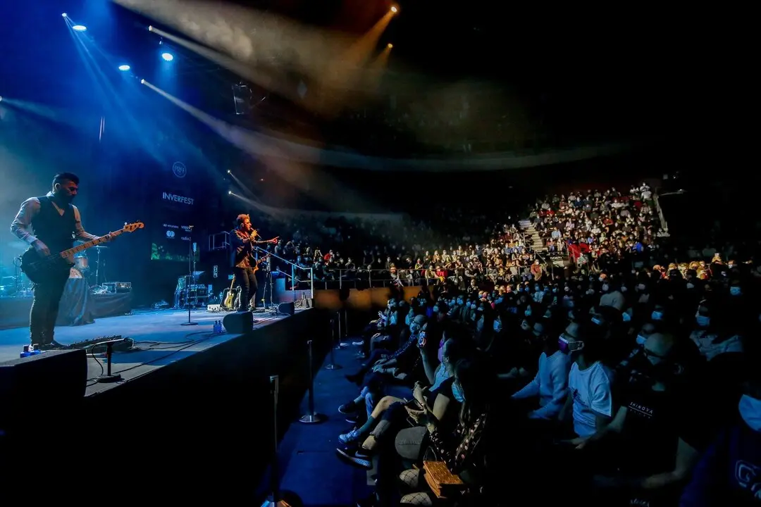 La banda de rock alternativo Shinova durante una presentaci&oacute;n. EP / Archivo