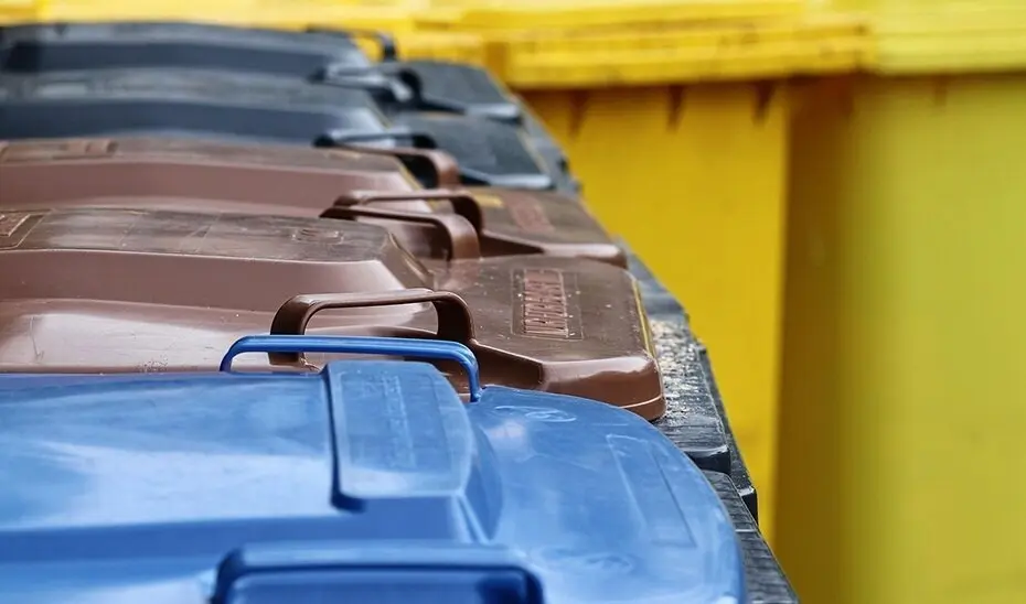 Contenedores de basura para distintos tipos de residuos. / EP