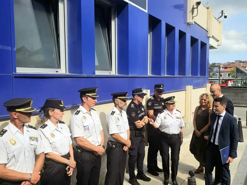 Presentaci&oacute;n del dispositivo de Polic&iacute;a Nacional para las fiestas de la Virgen Grande. / A.E