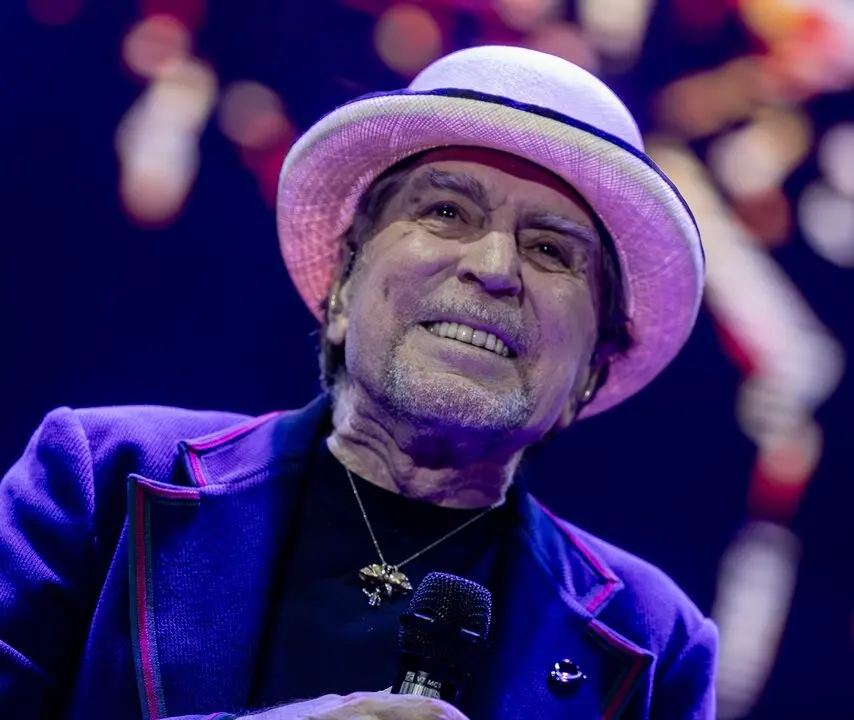 El cantautor Joaqu&iacute;n Sabina durante un concierto. / Ricardo Rubio / Archivo