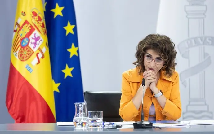 La vicepresidenta primera y ministra de Hacienda, Mar&iacute;a Jes&uacute;s Montero. / EP