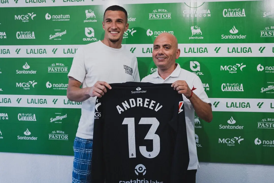 Presentaci&oacute;n oficial de Plamen Andreev como futbolista del Racing. / RRC