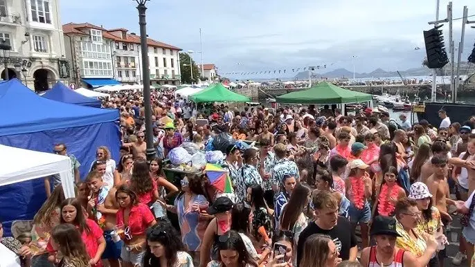 Varias personas durante el Concurso de Marmita. / YT