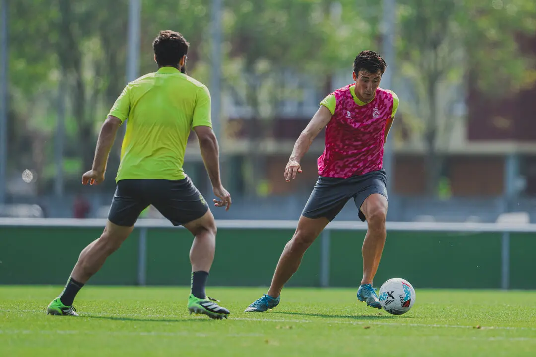 Los jugadores del Racing durante un entrenamiento previo al partido. / RRC
