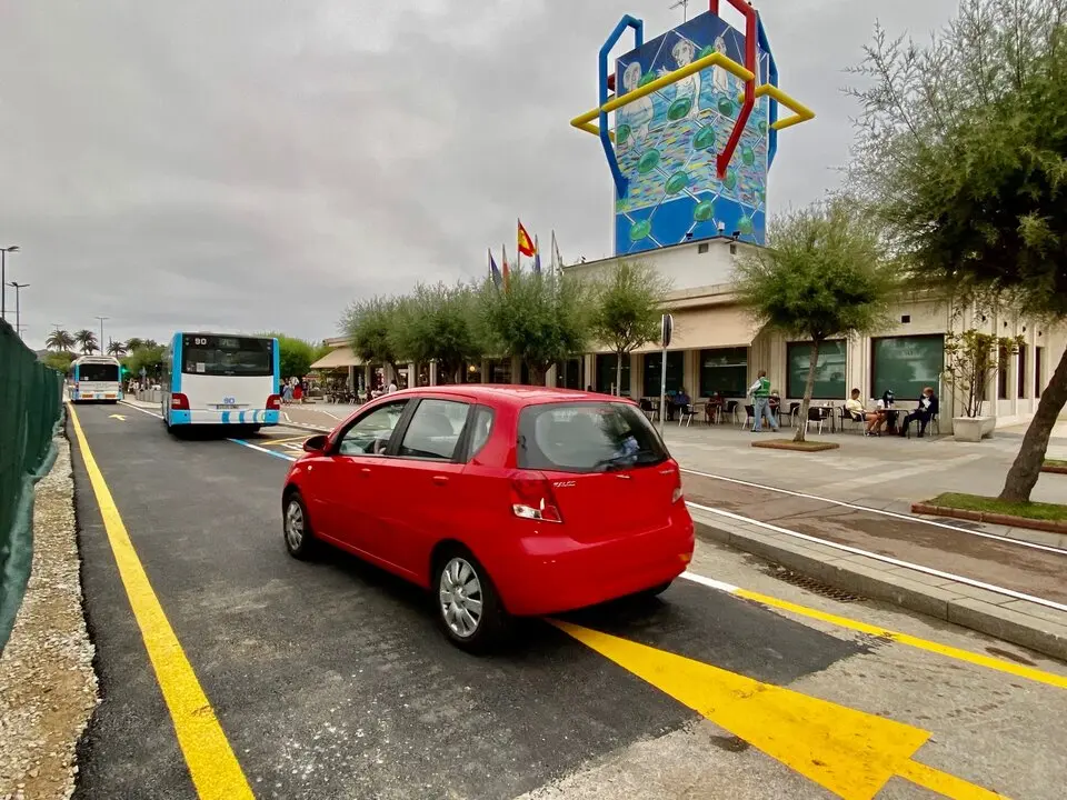 El Ayuntamiento pide a vecinos y visitantes que opten por el transporte p&uacute;blico. / EP