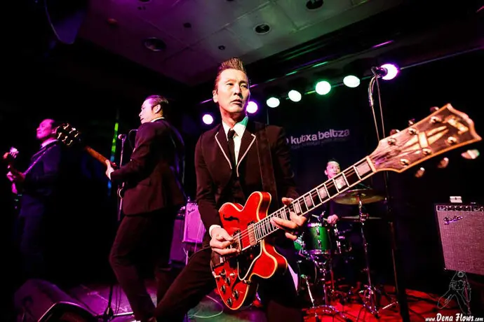 The Neatbeats, grupo japon&eacute;s de rock twist sobre los escenarios. / x