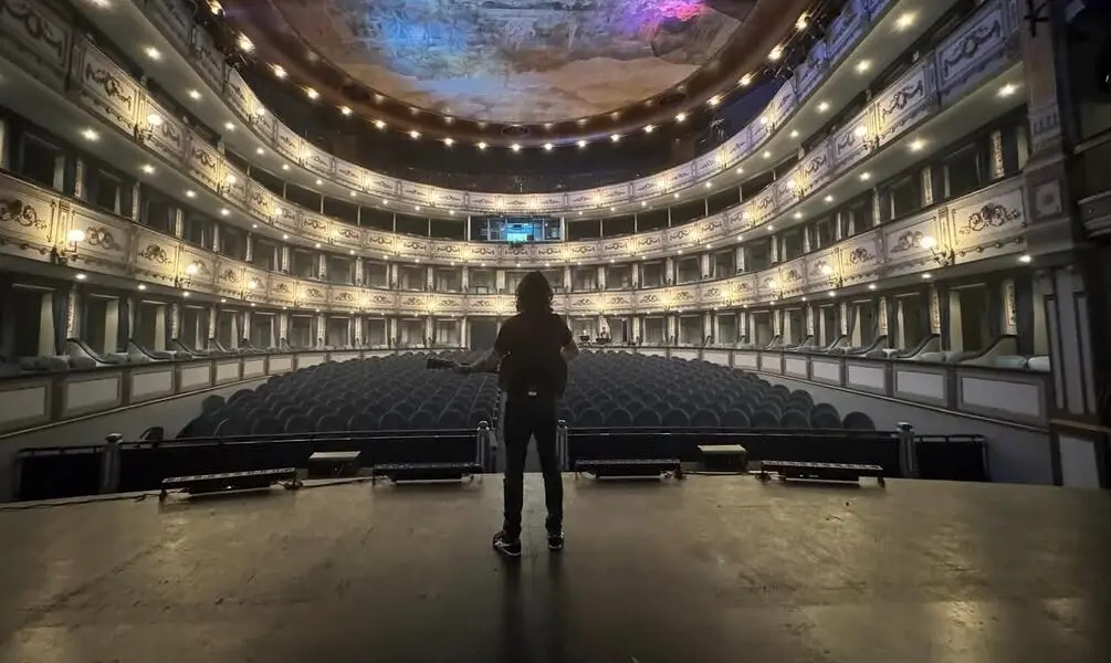 Rulo del grupo 'Rulo y la contrabanda', antes de un concierto. / IG