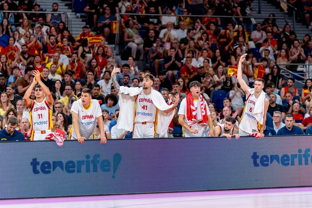 Banquillo de Espa&ntilde;a ante Alemania. / BaloncestoESP