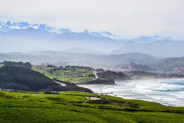 Vista de una de las playas m&aacute;s famosas de Cantabria. / A.S.P