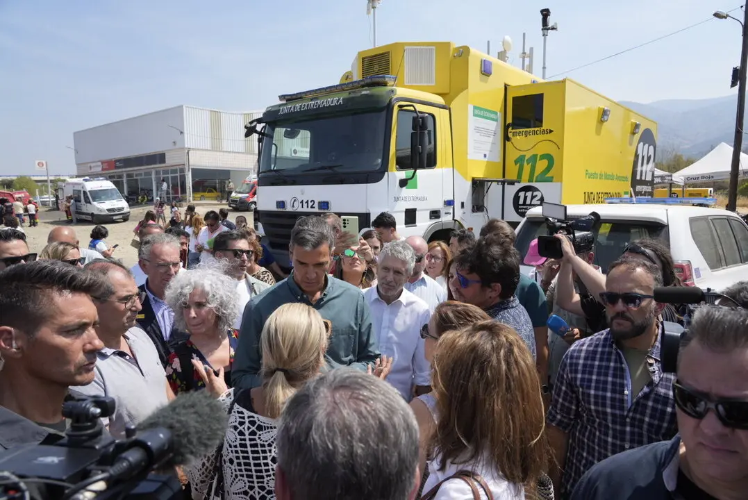 El presidente del Gobierno, Pedro S&aacute;nchez, junto a la presidenta de la Junta de Extremadura, Mar&iacute;a Guardiola. / Carlos Cuerpo