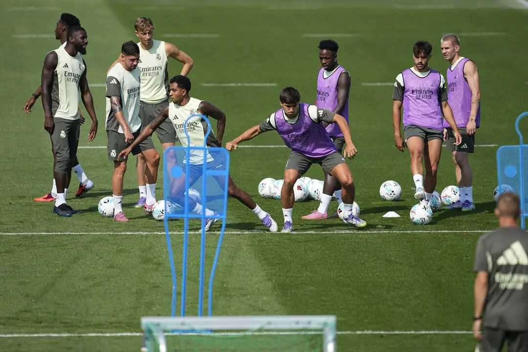 Rodrygo y Gonzalo Garcia durante un entrenamiento. / EP