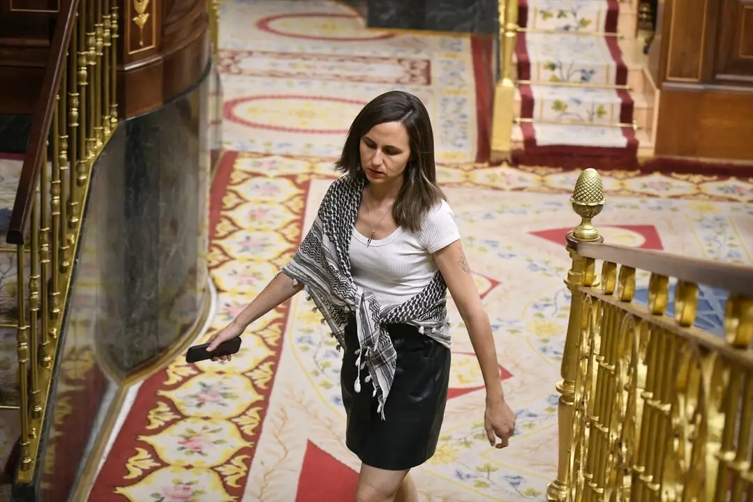La secretaria general de Podemos, Ione Belarra, a su salida de una sesi&oacute;n plenaria extraordinaria. / Fernando S&aacute;nchez