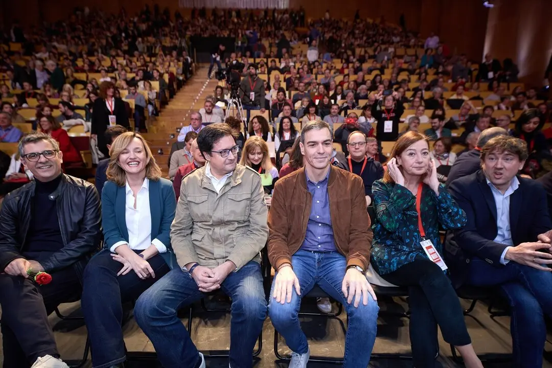 Varios cargos del PSOE durante un acto pol&iacute;tico. / Jes&uacute;s Hell&iacute;n