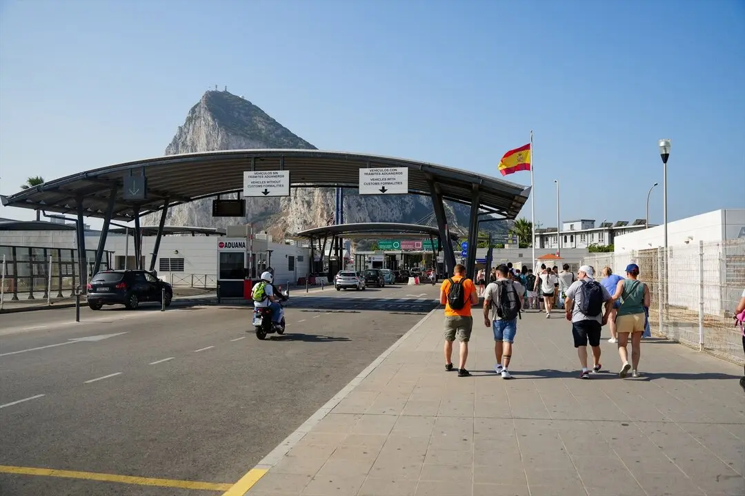 Im&aacute;genes de la frontera entre Espa&ntilde;a y el Pe&ntilde;&oacute;n de Gibraltar. / Francisco J.Olmo