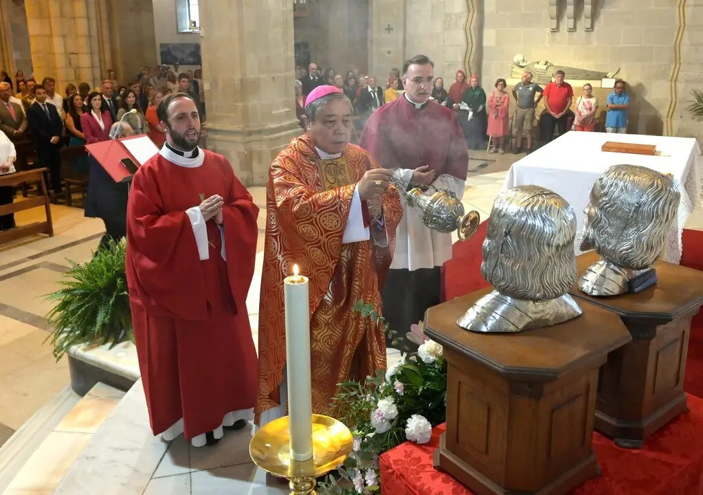 Misa en la Catedral de Santander en honor a los Santos M&aacute;rtires. / EP