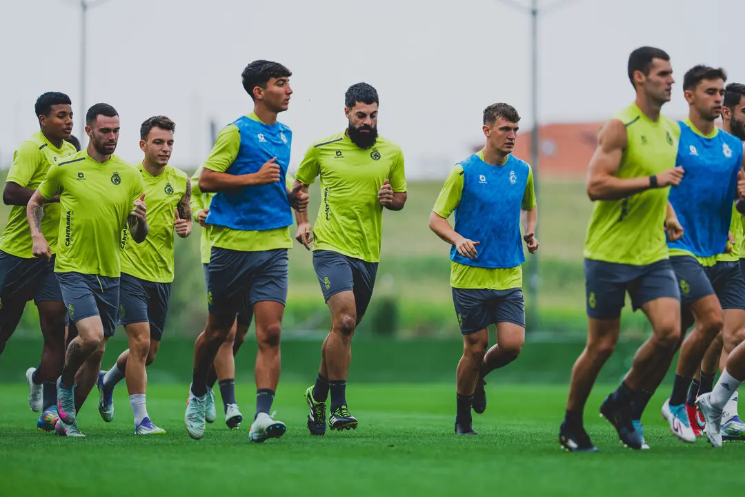 Villalibre se ha convertido en el pichichi de la Liga Hypermotion. / RRC