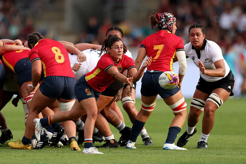 Las chicas del equipo espa&ntilde;ol de Rugby en un entrenamiento. / X