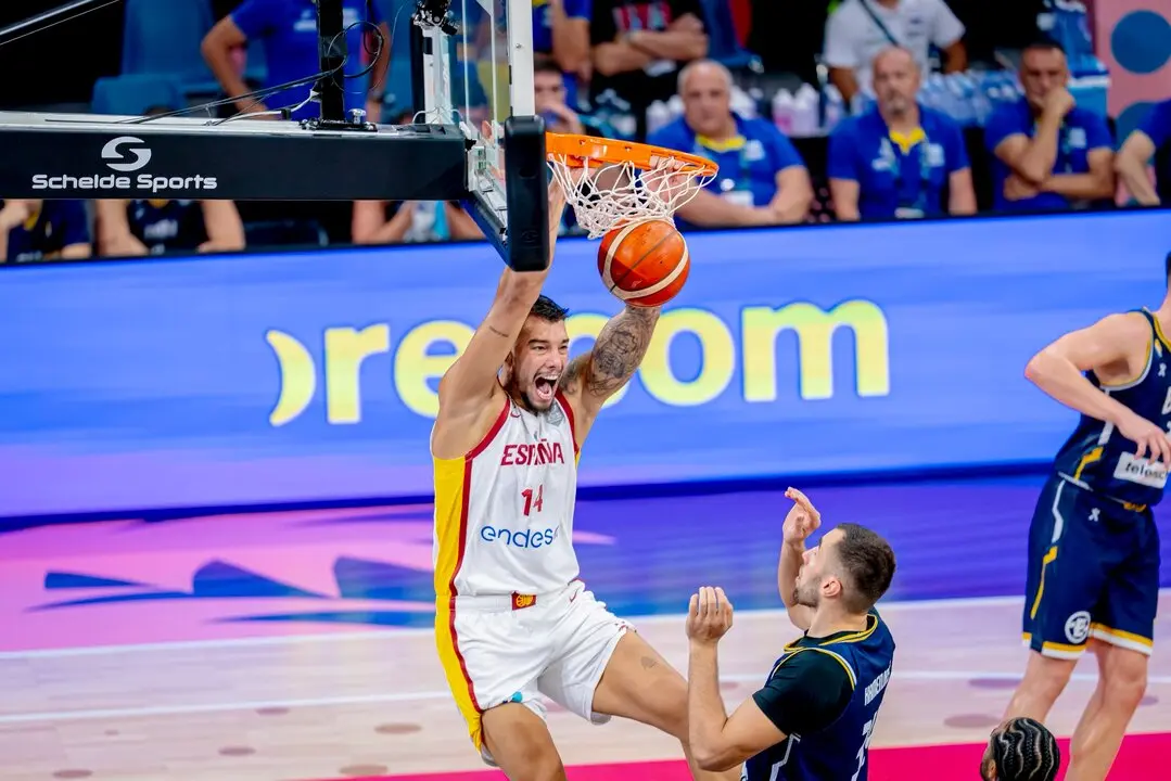 Willy Hernang&oacute;mez durante el partido ante Bosnia. / BaloncestoESP