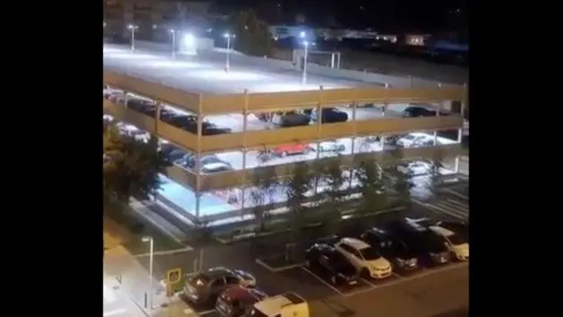 Captura del v&iacute;deo grabado por los vecinos de las carreras en La Carmencita. / X TorrelavegaSeMueve