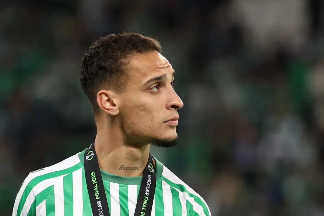 Antony con el Betis en la final de la Conference League. / EP