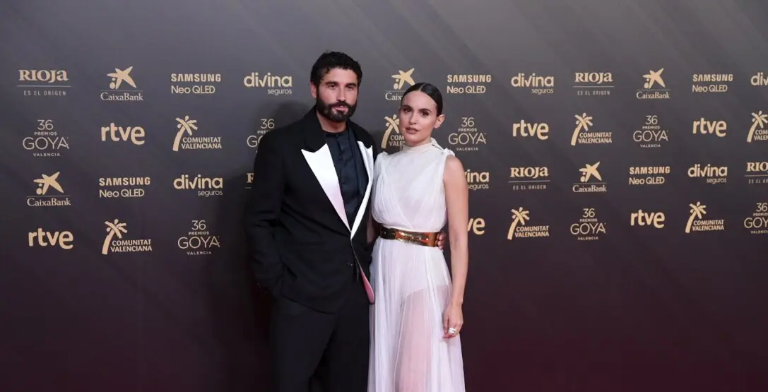 Alex Garc&iacute;a y Ver&oacute;nica Echegui posan en el photocall de la 36&ordf; gala de los Premios Goya. / Jorge Gil