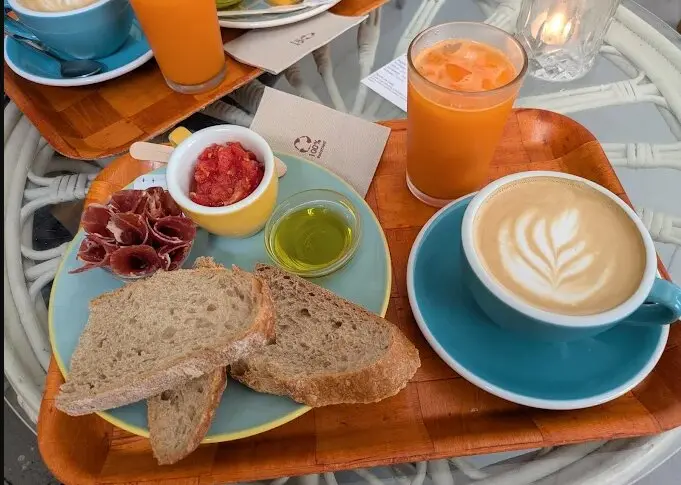 Dicen que en Wabi Sabi Caf&eacute; & Craft se encuentra uno de los mejores caf&eacute;s de Santander. / A.E