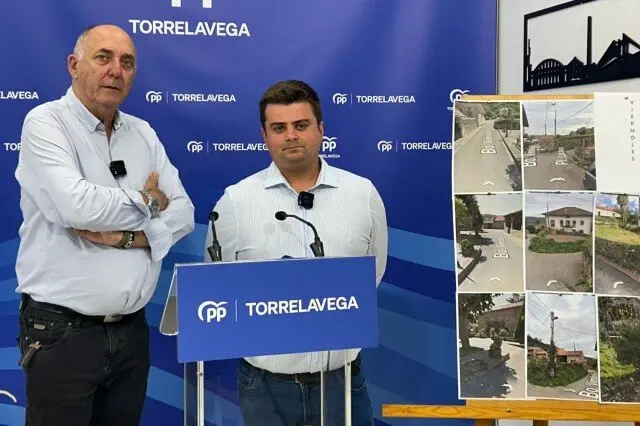 El portavoz del PP en Torrelavega, Miguel &Aacute;ngel Vargas (i), y el concejal Francisco Trueba. / A.E