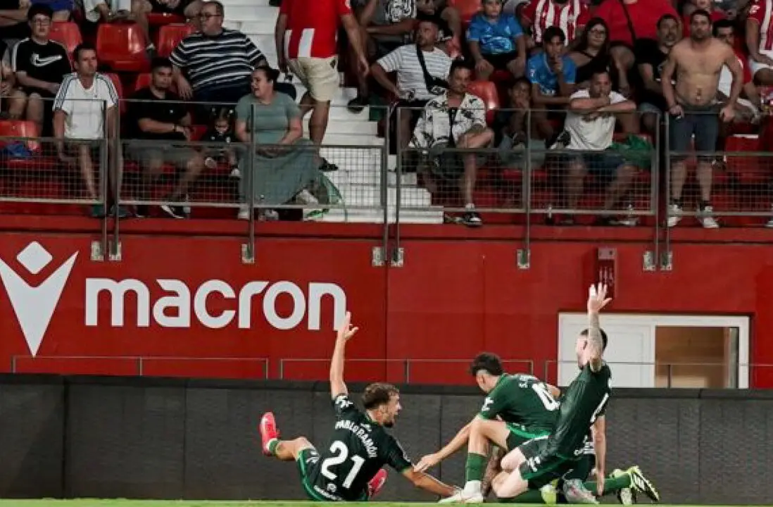 Momento tras el gol de la victoria del Racing. / LH