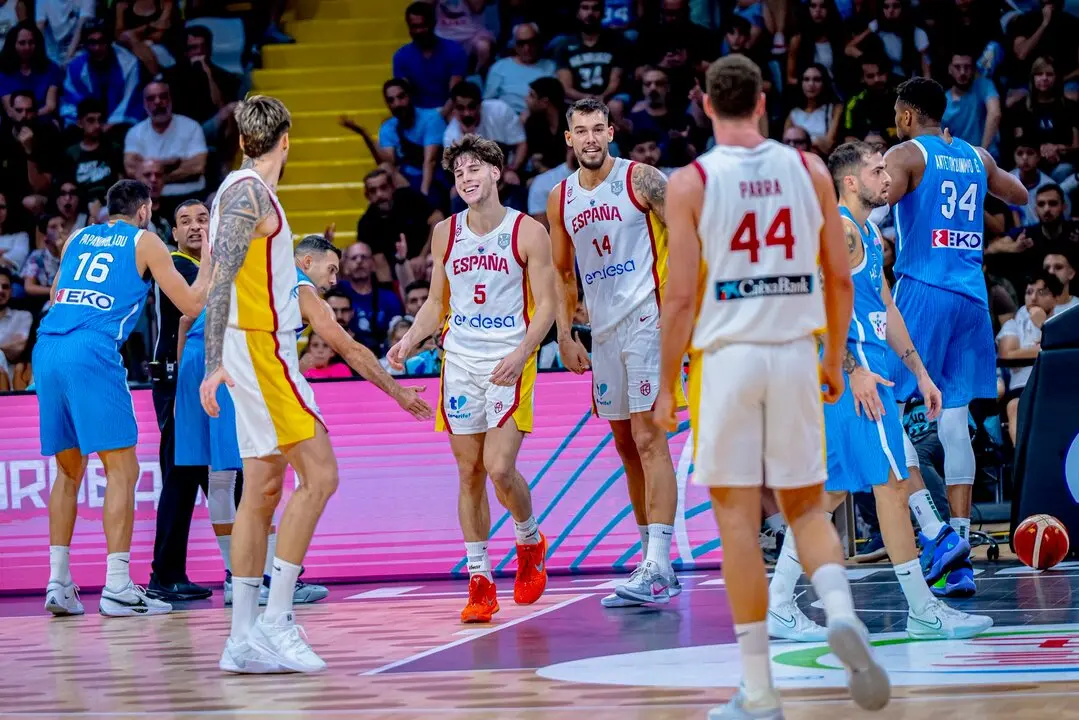 Los jugadores de Espa&ntilde;a durante un partido en el &uacute;ltimo Eurobasket. / BaloncestoESP