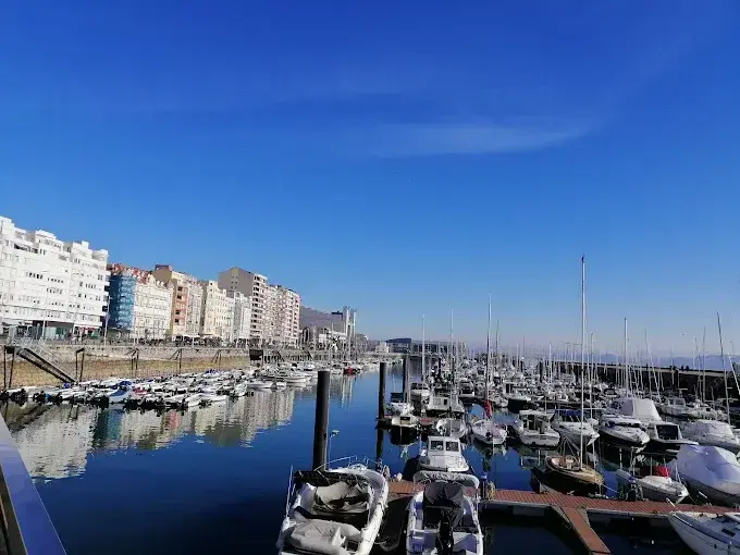 Uno de los tramos del paseo mar&iacute;timo en Santander. / A.E
