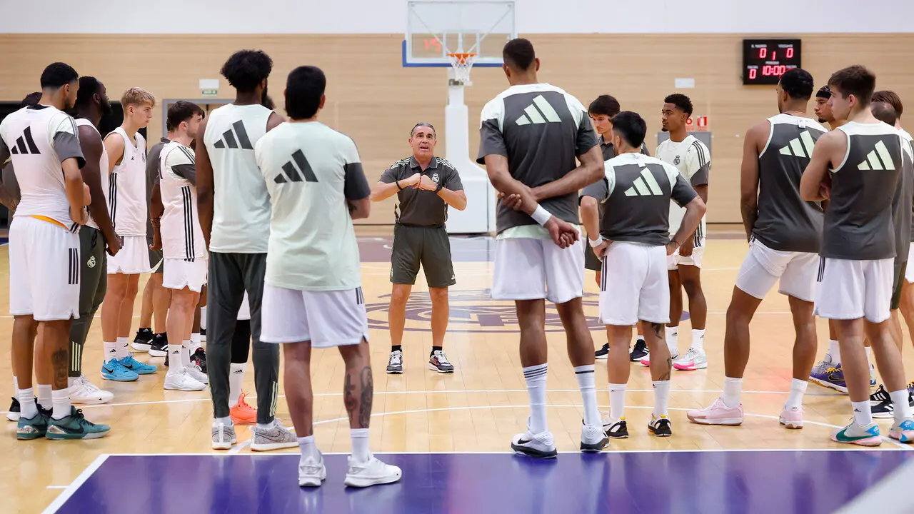 Scariolo durante el entrenamiento. /. RMBasket