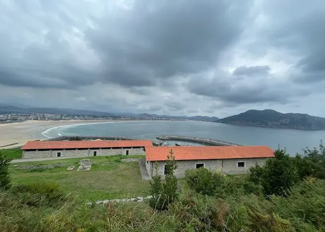 Entre acantilados y antiguas fortificaciones, La Atalaya sorprende a cada paso. / A.S.P