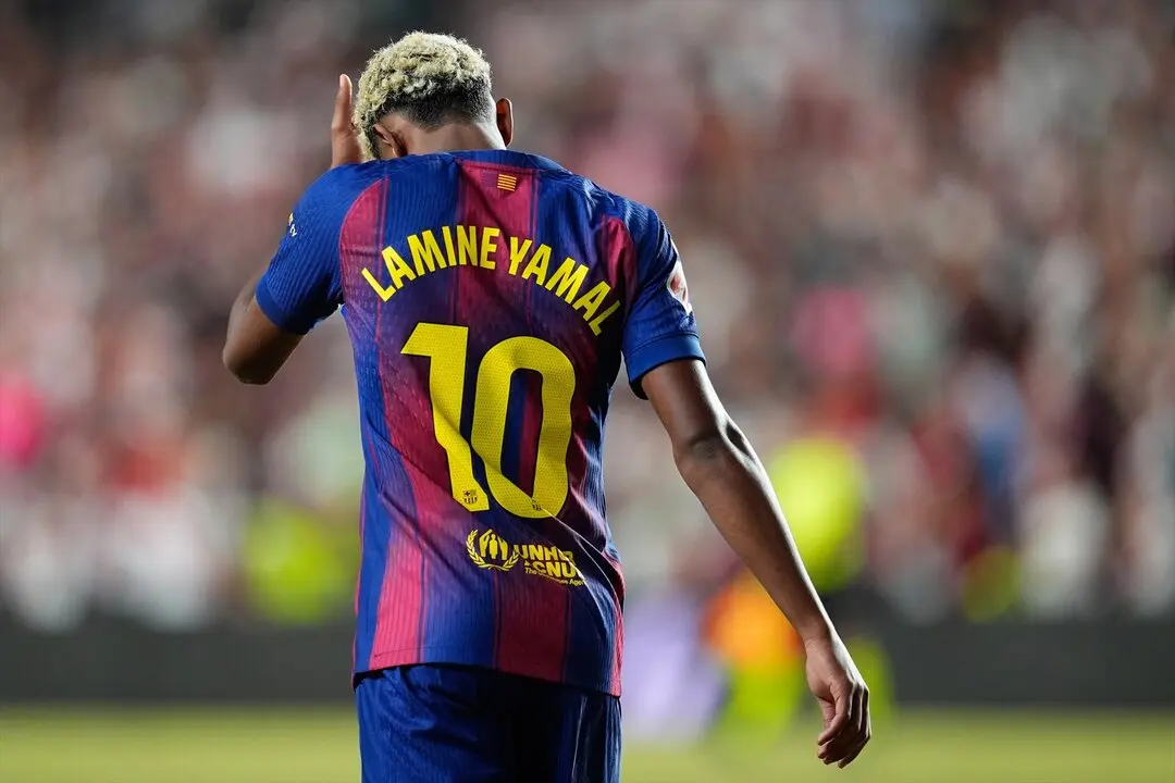 Lamine Yamal durante un partido con el FC Barcelona. / EP