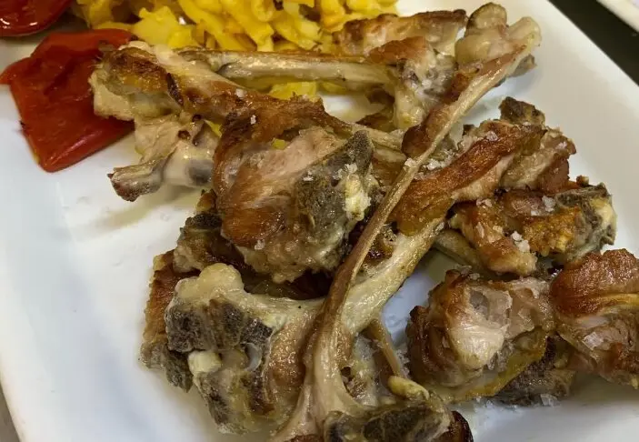 Chuletillas de lechazo a la plancha. / C.S.