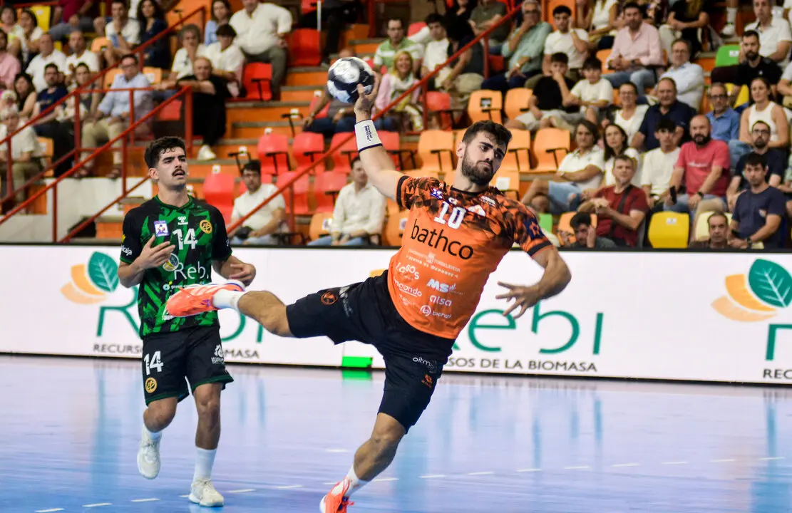 El jugador del Torrelavega, &Aacute;lex Rubi&ntilde;o. / BM TORRELAVEGA