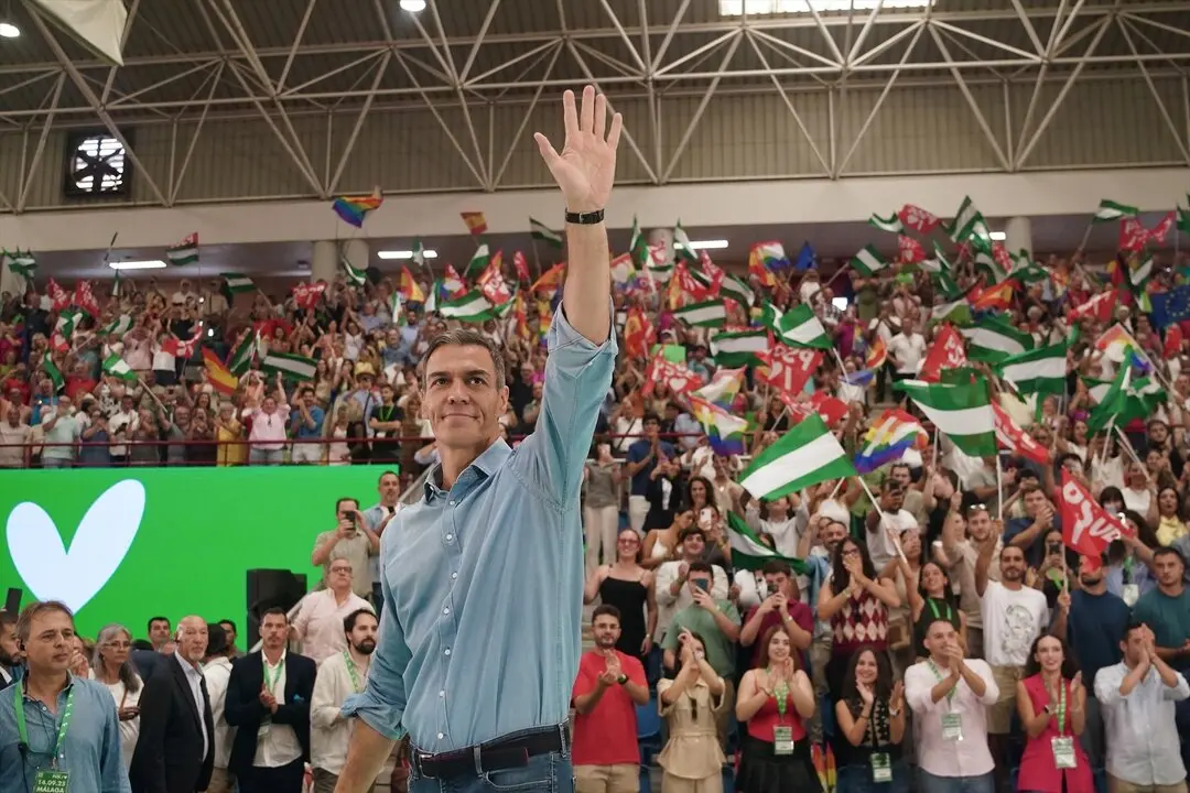 El secretario general del PSOE y presidente del Gobierno, Pedro S&aacute;nchez participa en un acto p&uacute;blico del PSOE en M&aacute;laga. / &Aacute;lex Zea