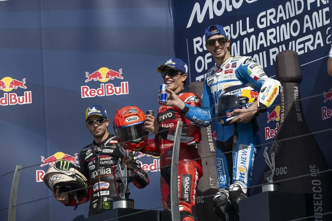 Marc, Bezecchi y Alex en el podio el Gran Premio Red Bull de San Marino y la Riviera de R&iacute;mini. / EP