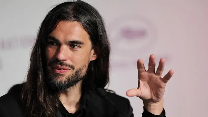 El director gallego Oliver Laxe en Cannes. / x