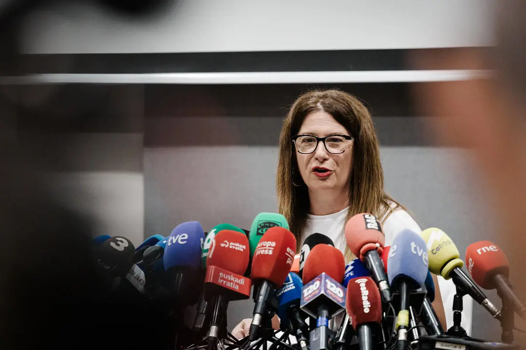 La exmilitante socialista Leire D&iacute;ez durante una rueda de prensa. / EP