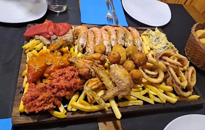 Raciones abundantes, recetas de siempre y un ambiente que te hace sentir en casa. / A.E