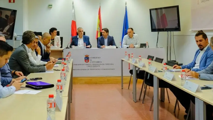 Roberto Media, preside la Mesa del Ferrocarril que se reuni&oacute; ayer mi&eacute;rcoles. / alerta