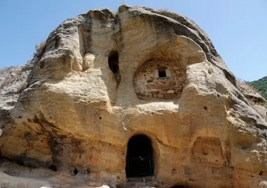 Este valle, a orillas del Ebro, fue refugio de eremitas y comunidades mon&aacute;sticas que dejaron templos, cementerios y arte rupestre. / A.V.