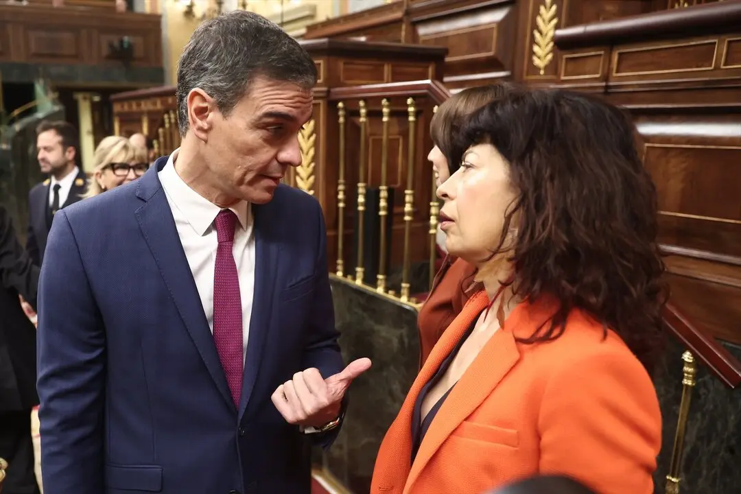 El presidente del Gobierno, Pedro S&aacute;nchez y la ministra de Igualdad, Ana Redondo, durante una sesi&oacute;n de control al Gobierno. / Eduardo Parra